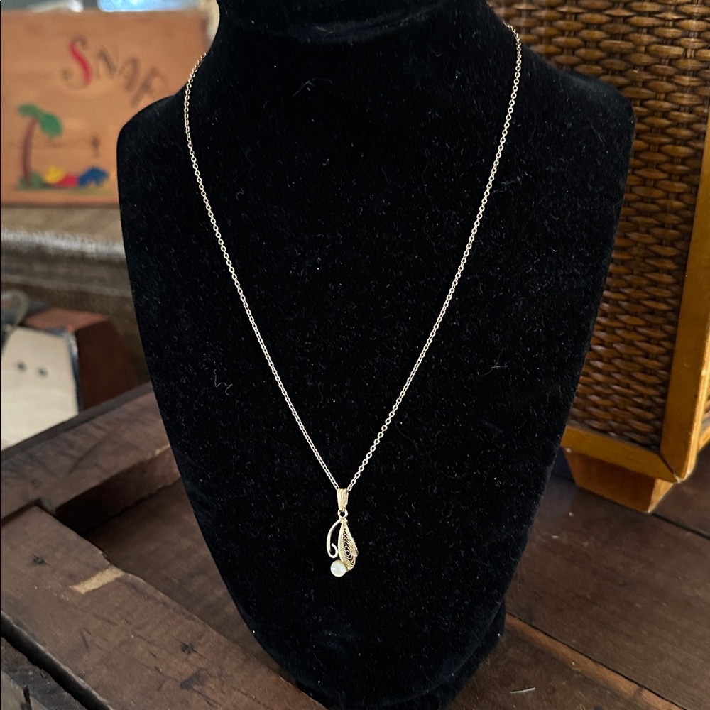 Vintage Pearl n Gold Leaf Pendant